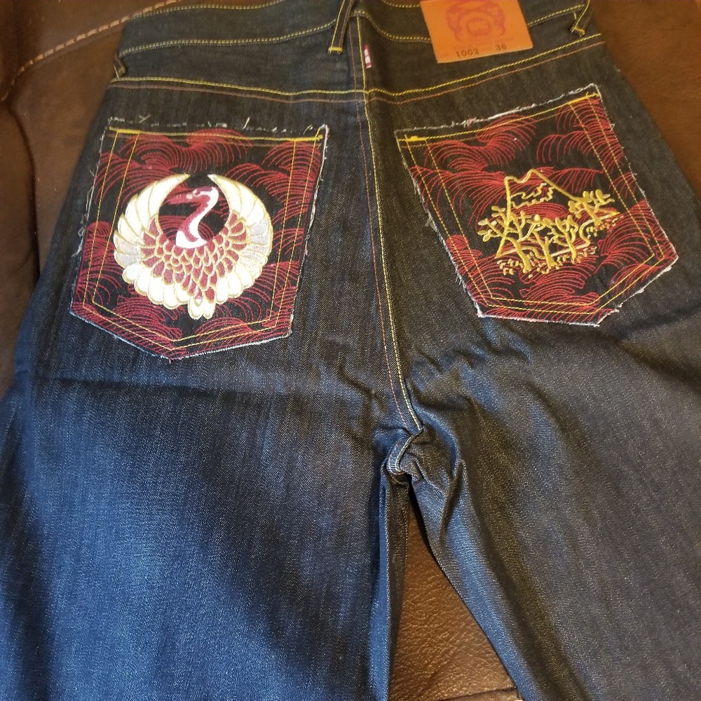 Red Monkey Shorts Mountain and Bird logo Lot 1002